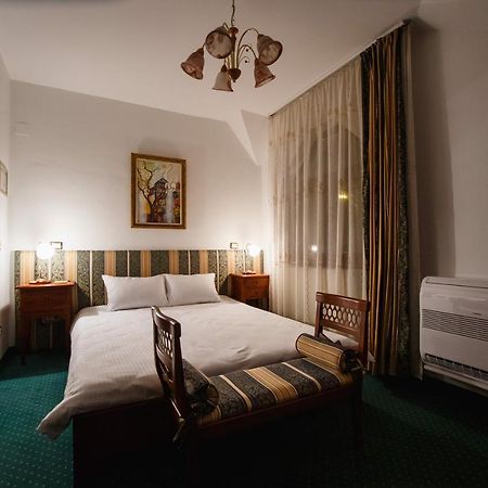 Casa 3 Guesthouse Oradea Luaran gambar
