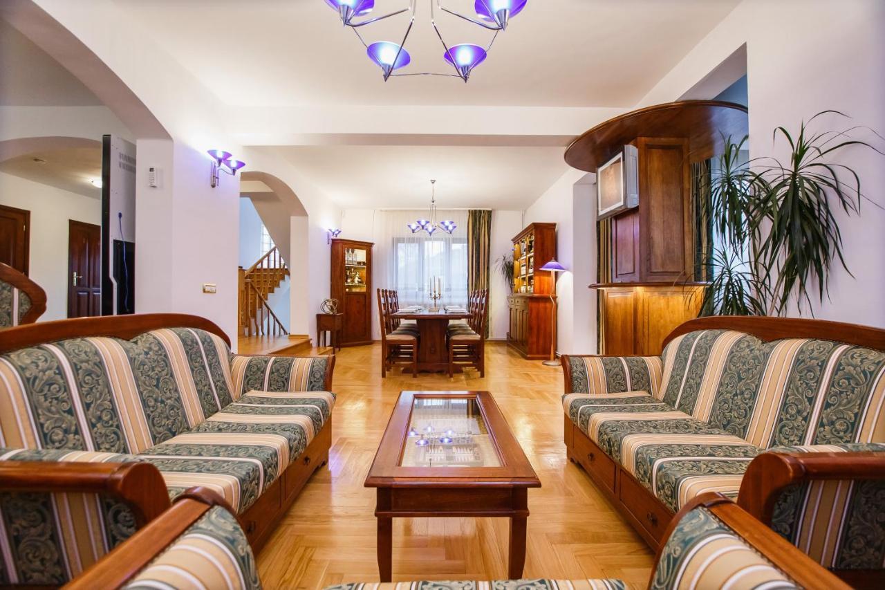 Casa 3 Guesthouse Oradea Luaran gambar