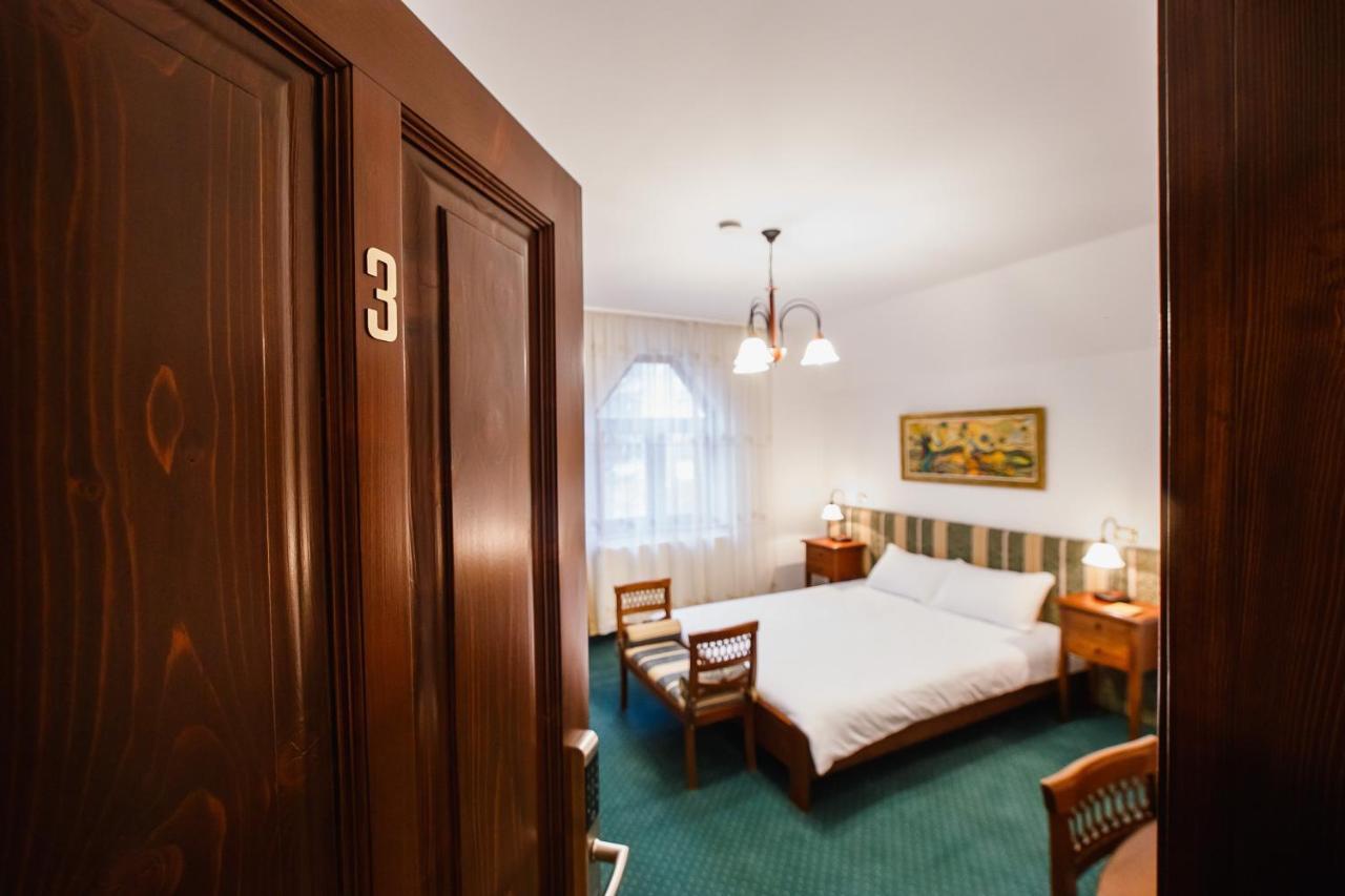 Casa 3 Guesthouse Oradea Luaran gambar