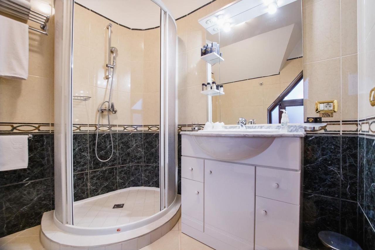 Casa 3 Guesthouse Oradea Luaran gambar