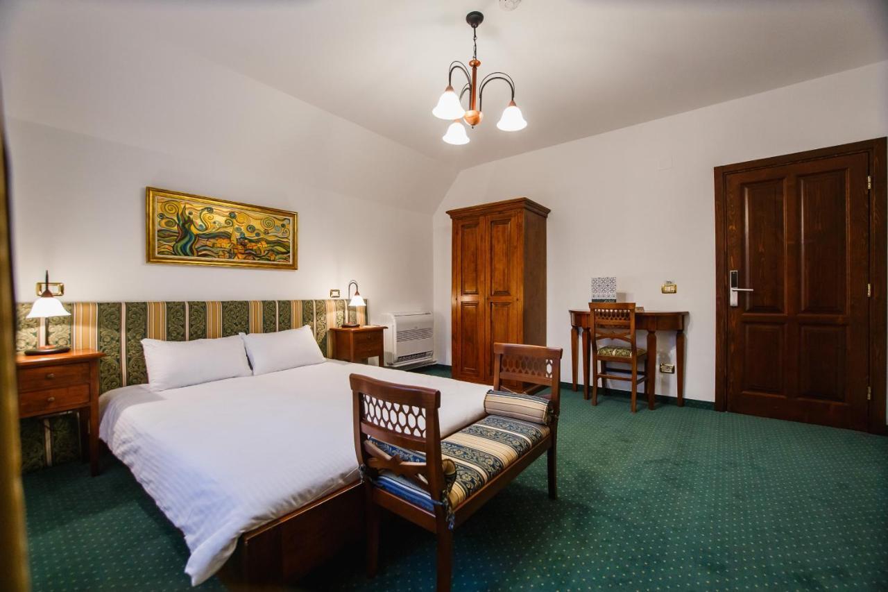 Casa 3 Guesthouse Oradea Luaran gambar