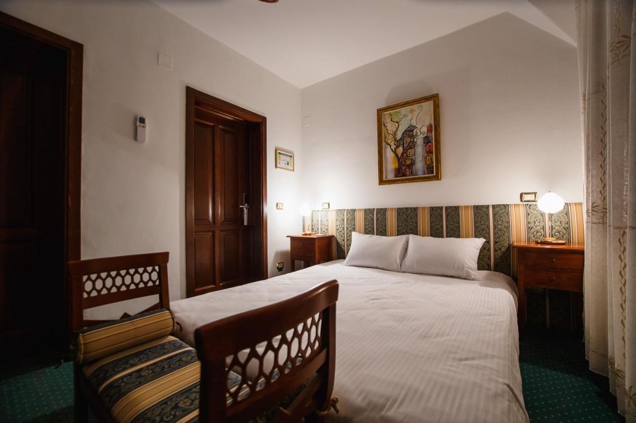 Casa 3 Guesthouse Oradea Luaran gambar