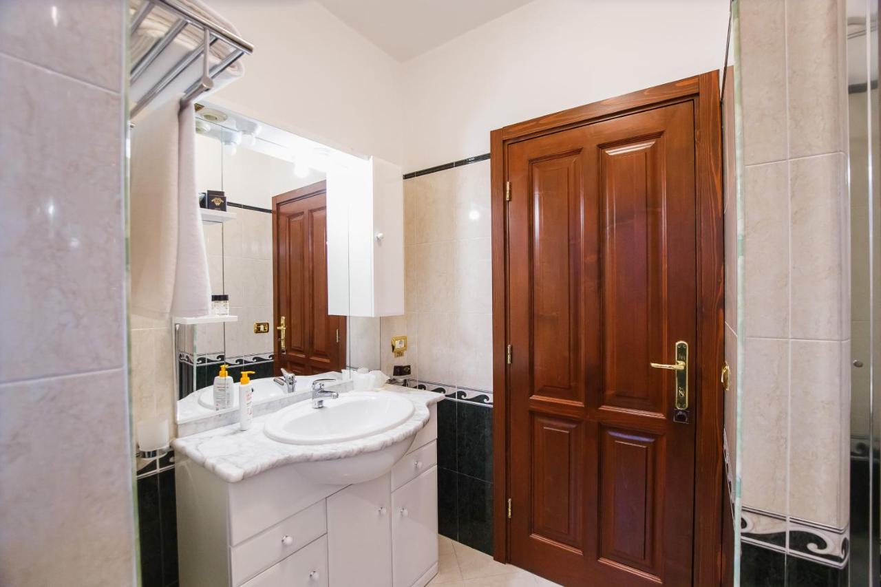 Casa 3 Guesthouse Oradea Luaran gambar