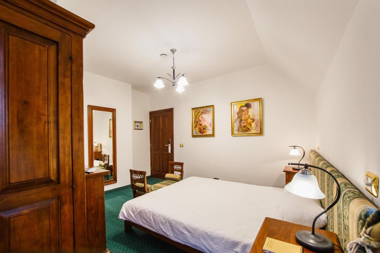 Casa 3 Guesthouse Oradea Luaran gambar