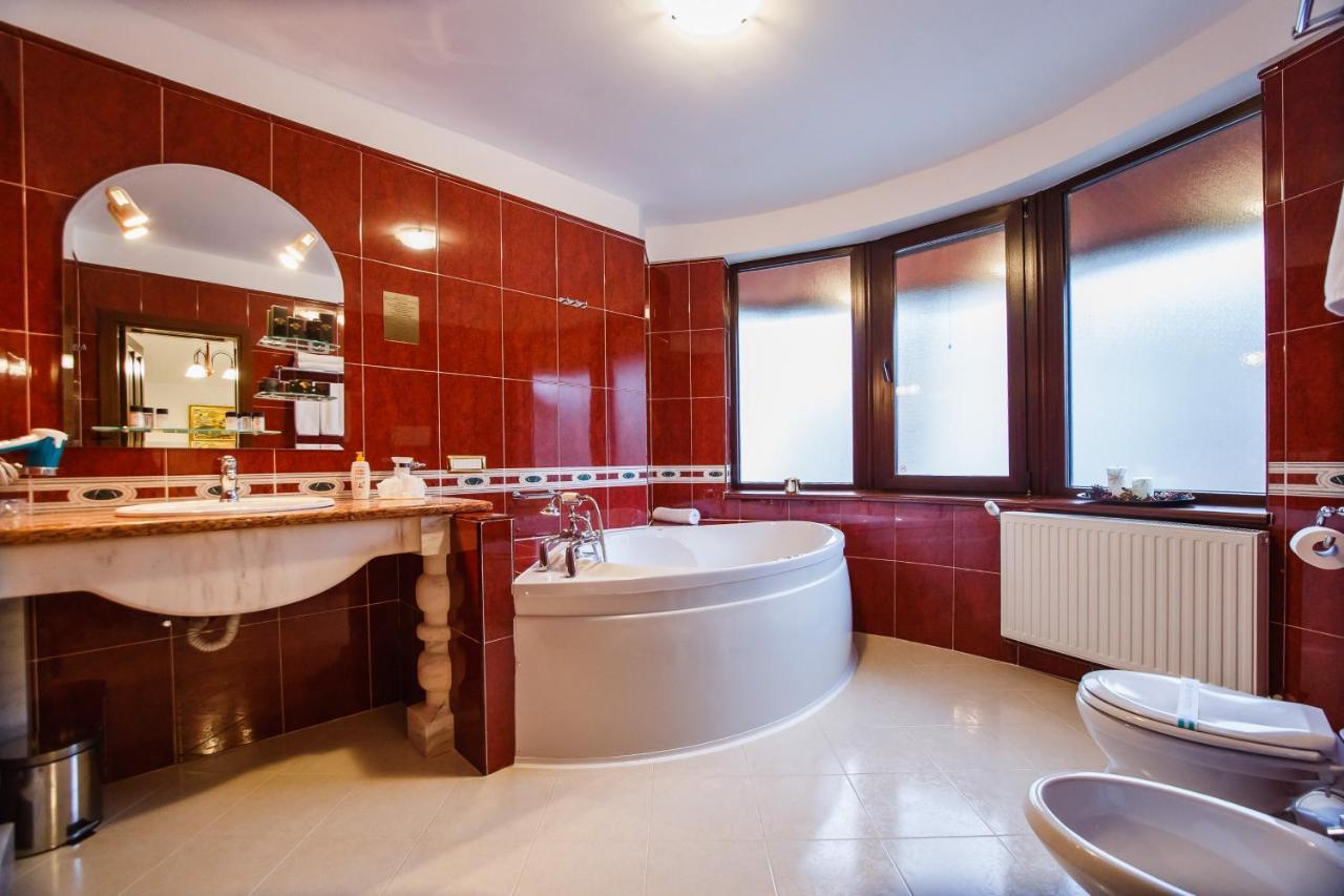 Casa 3 Guesthouse Oradea Luaran gambar