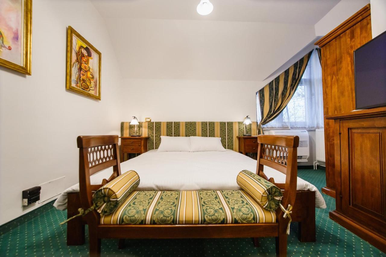 Casa 3 Guesthouse Oradea Luaran gambar