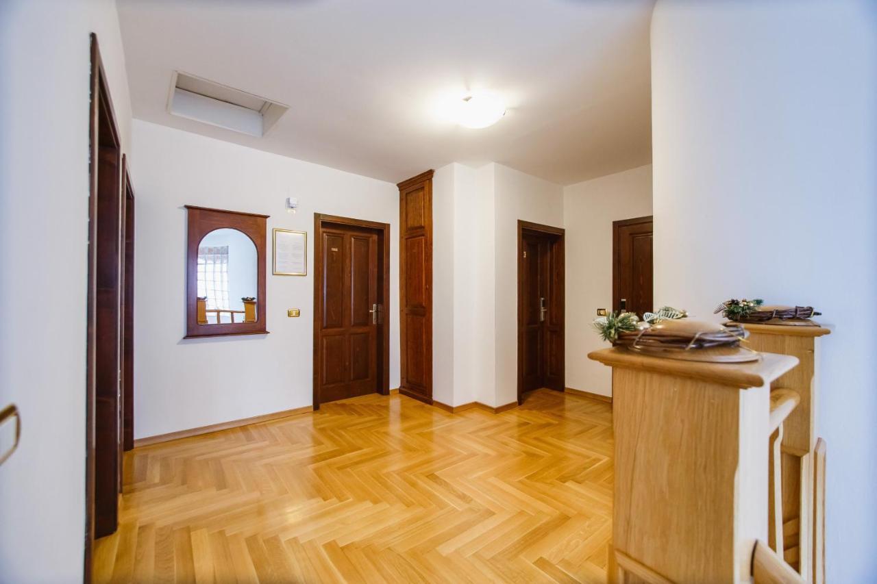 Casa 3 Guesthouse Oradea Luaran gambar
