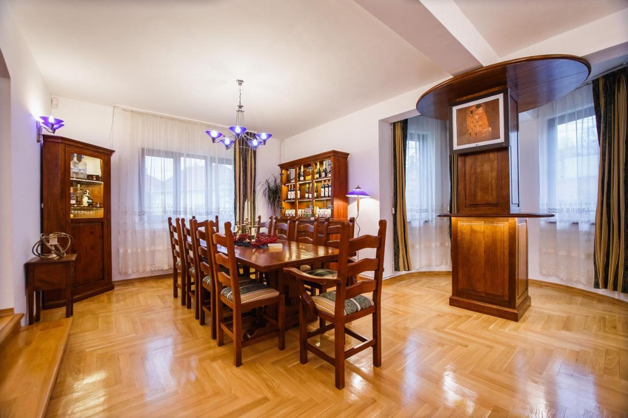 Casa 3 Guesthouse Oradea Luaran gambar