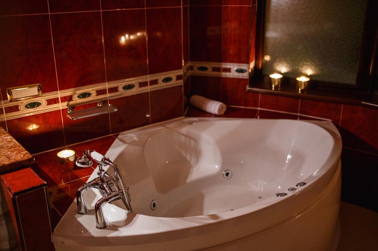 Casa 3 Guesthouse Oradea Luaran gambar