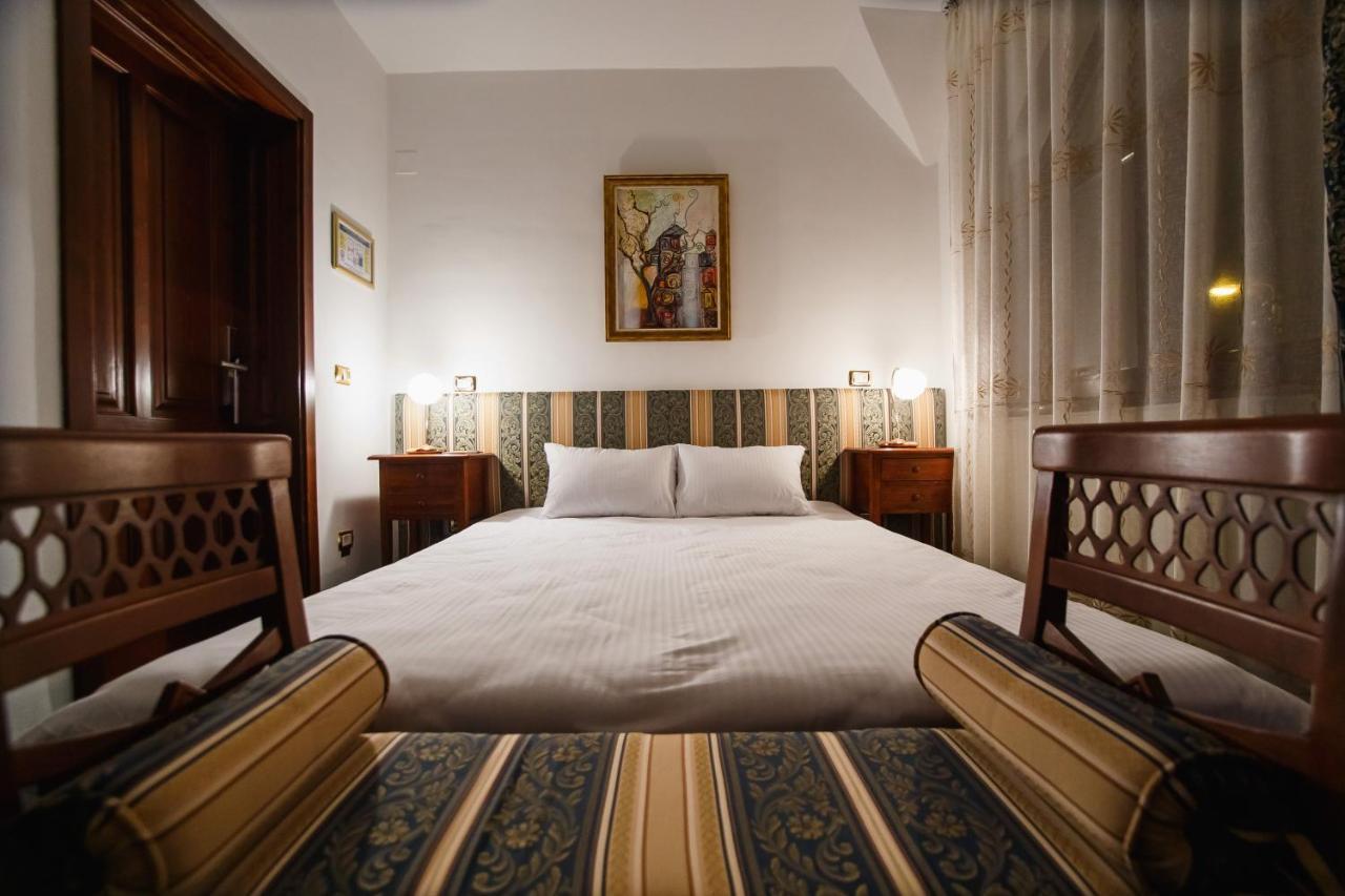 Casa 3 Guesthouse Oradea Luaran gambar