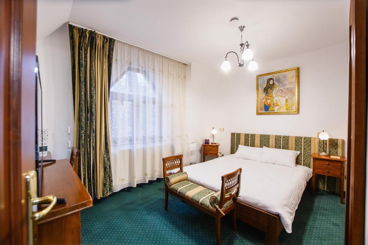 Casa 3 Guesthouse Oradea Luaran gambar